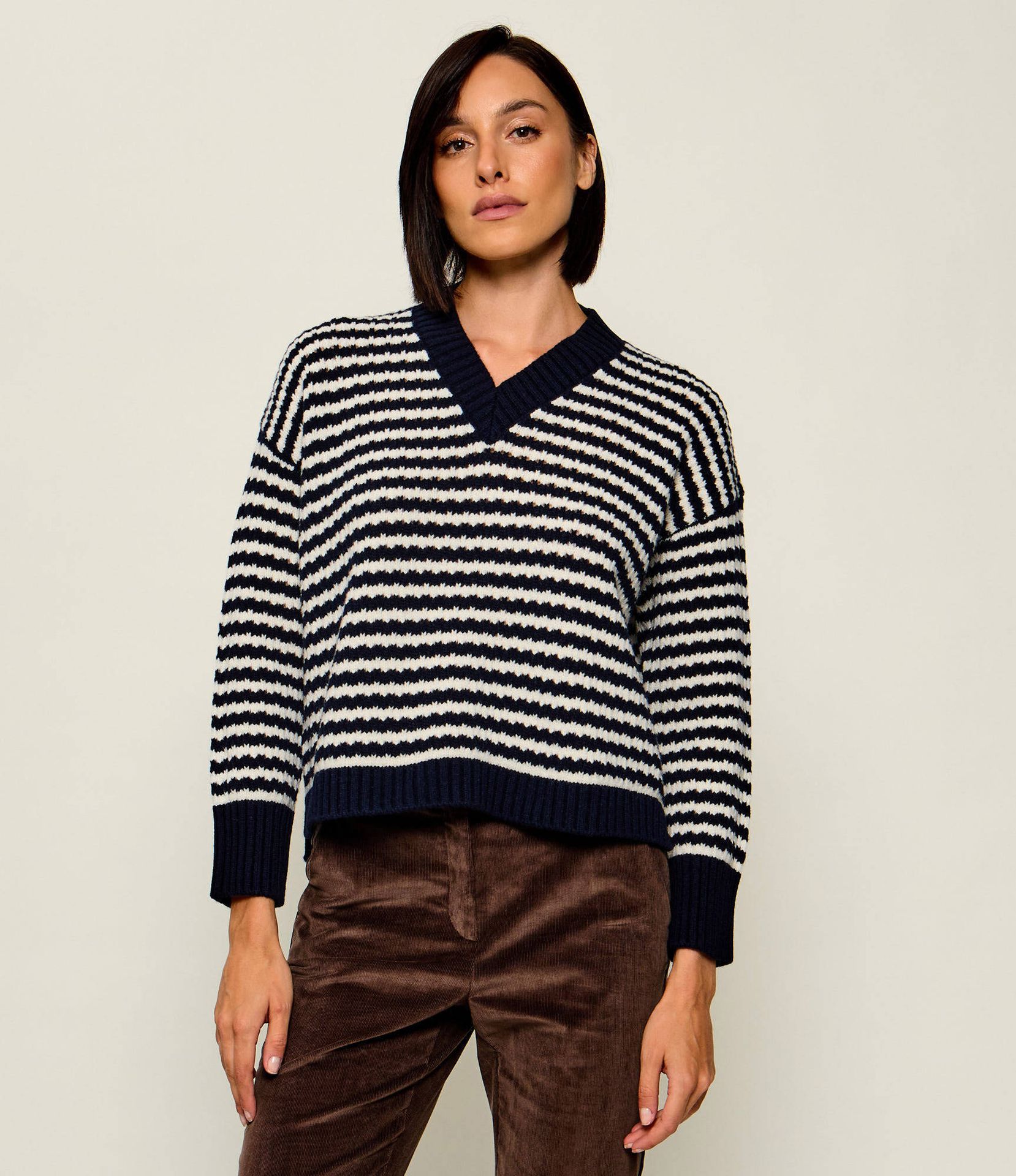 Weekend MaxMara Wełniany sweter Wkdspiga Relaxed fit