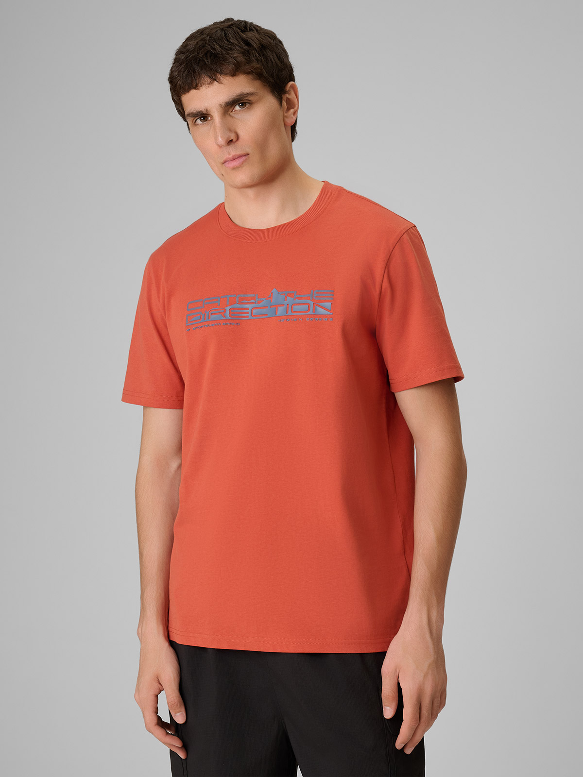 4F T-shirt regular z nadrukiem męski - koralowy XL