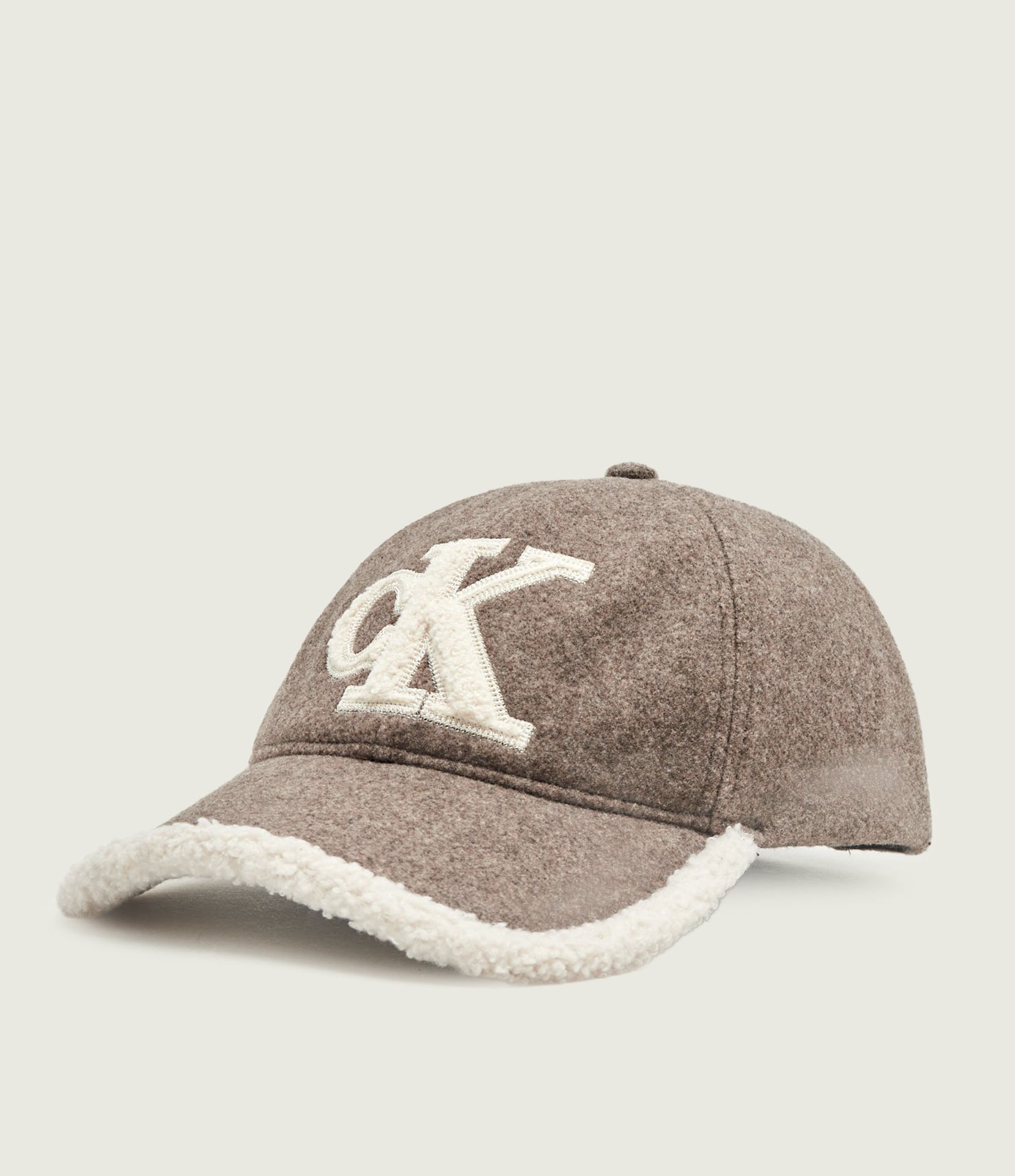Calvin Klein Bejsbolówka shearling
