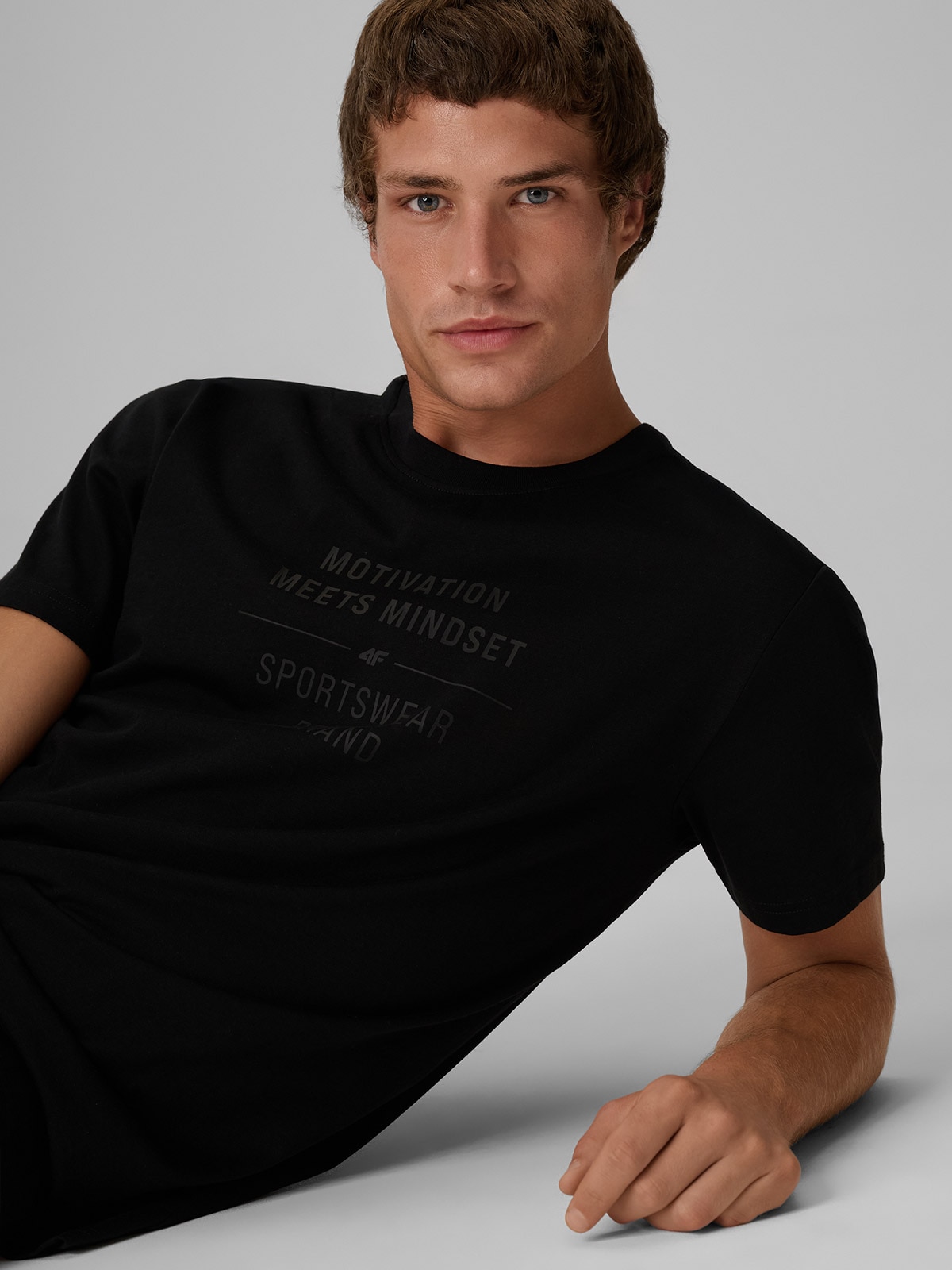 4F T-shirt regular z nadrukiem męski - czarny XXL