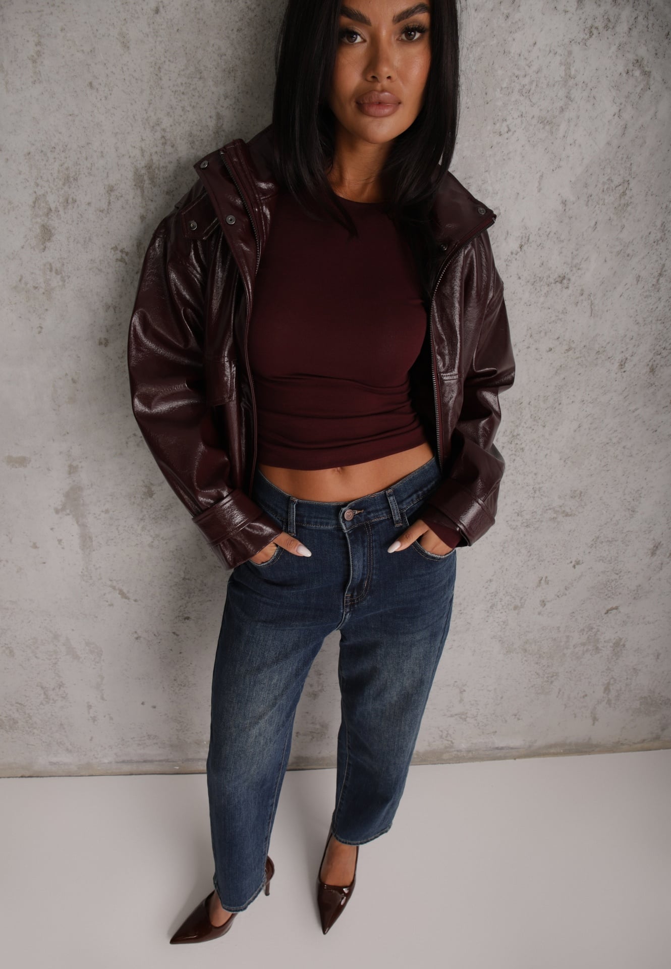 Granatowe Jeansy Mom Fit z Bawełną o Klasycznym Fasonie z Gumką w Pasie Violante