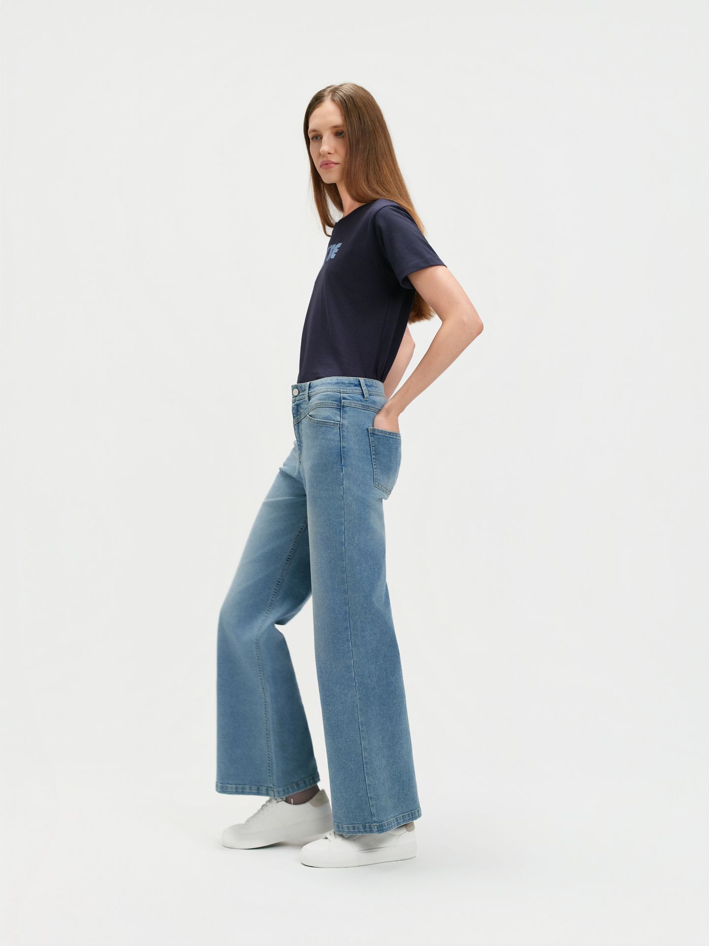 Jasnoniebieskie jeansy wide leg