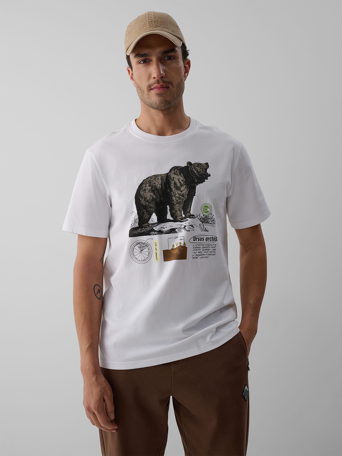 4F T-shirt regular z nadrukiem męski - kremowy XXL