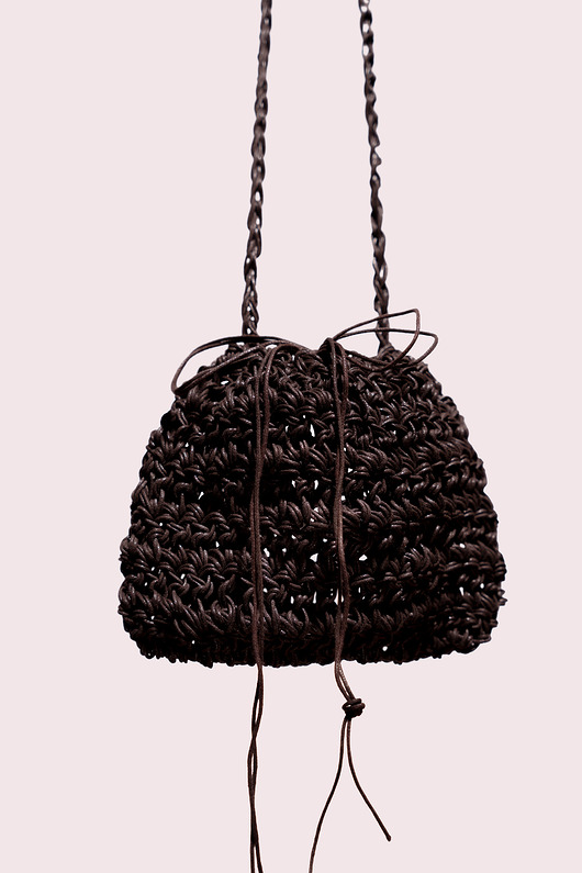 Roma. Minimalistyczna torebka crossbody z zamknięciem