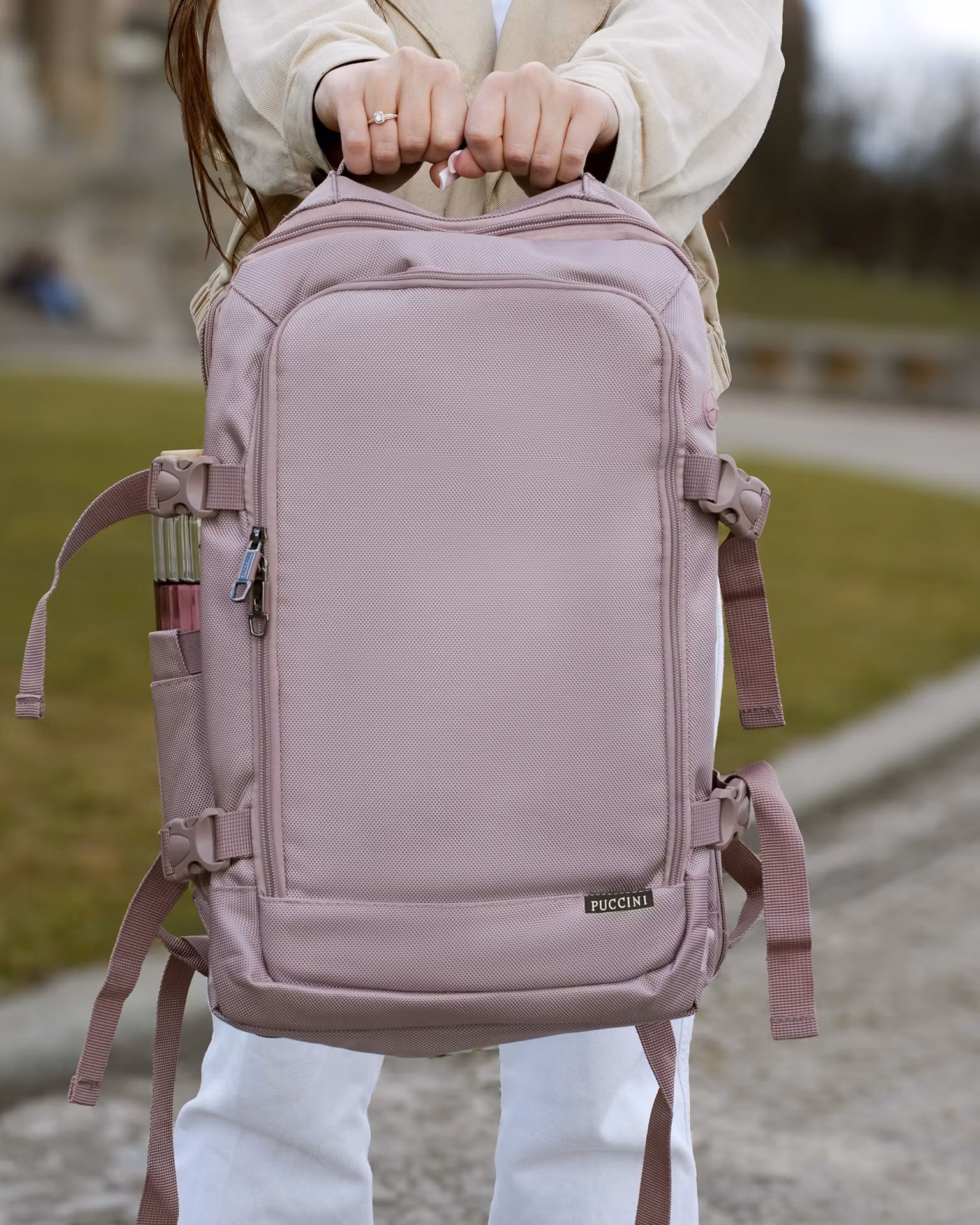 Plecak podróżny z poszerzeniem i kieszenią na laptopa 16