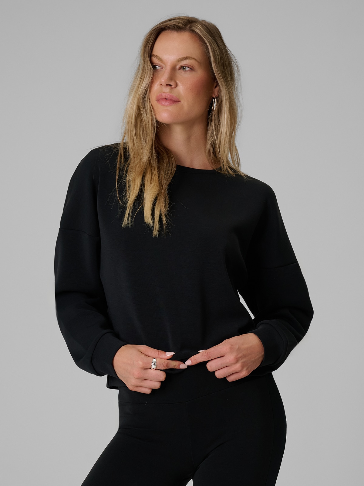 4F Bluza dresowa regular z modalem damska - czarna XXL