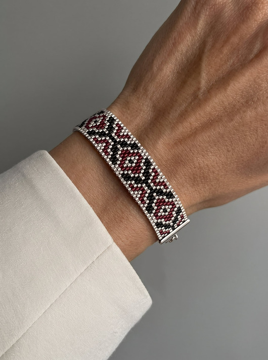 Bordowa srebrna bransoletka z koralików Miyuki - ornament