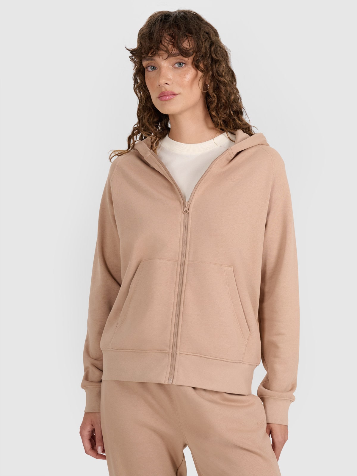 4F Bluza dresowa rozpinana z kapturem damska - beżowa XS