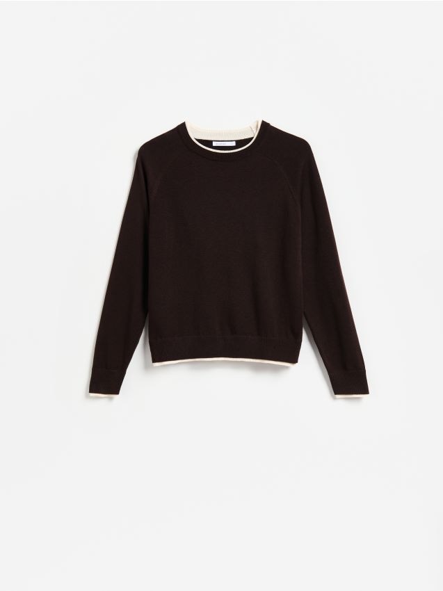 Reserved - Sweter z kontrastową lamówką - ciemnobrązowy