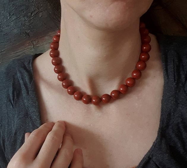 Naszyjnik choker ROOTS jaspis czerwony kulki 12 mm