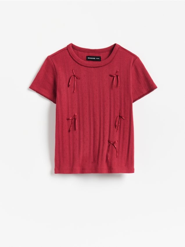 Reserved - Prążkowany t-shirt z kokardami - bordowy
