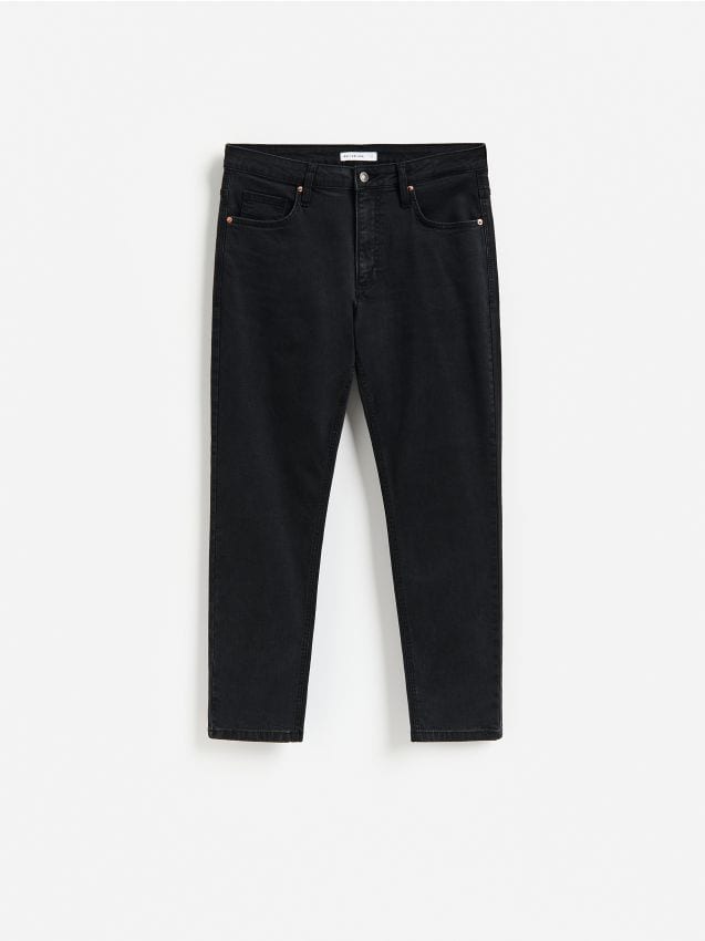 Reserved - Jeansy carrot slim z efektem sprania - czarny