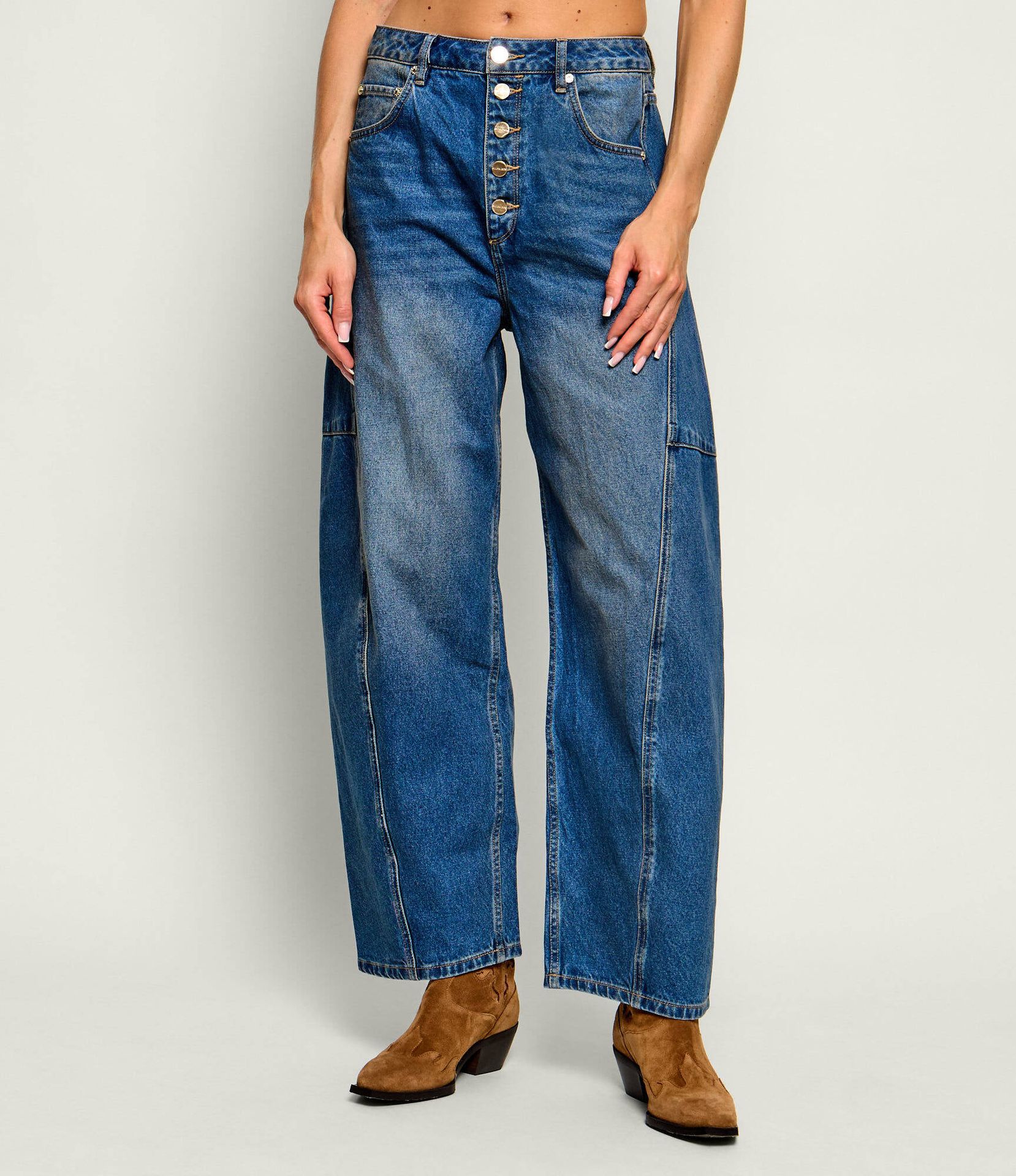 AllSaints Jeansy Carter carrot fit