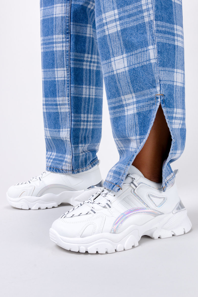 Białe sneakersy na platformie buty sportowe sznurowane holograficzny pasek Casu 11-10-21-W-38