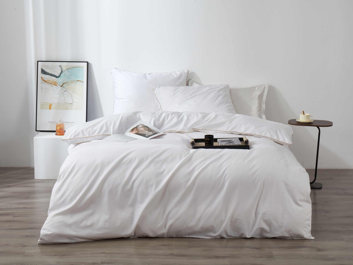 Pościel satyna bawełniana Queen Premium 140x200 biała ze złotą lamówką