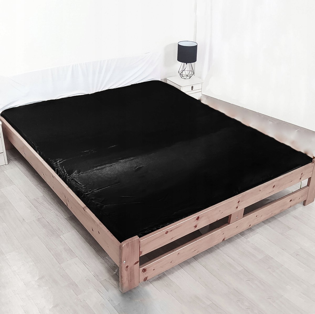 Prześcieradło satynowe 220x200 MOKER czarne