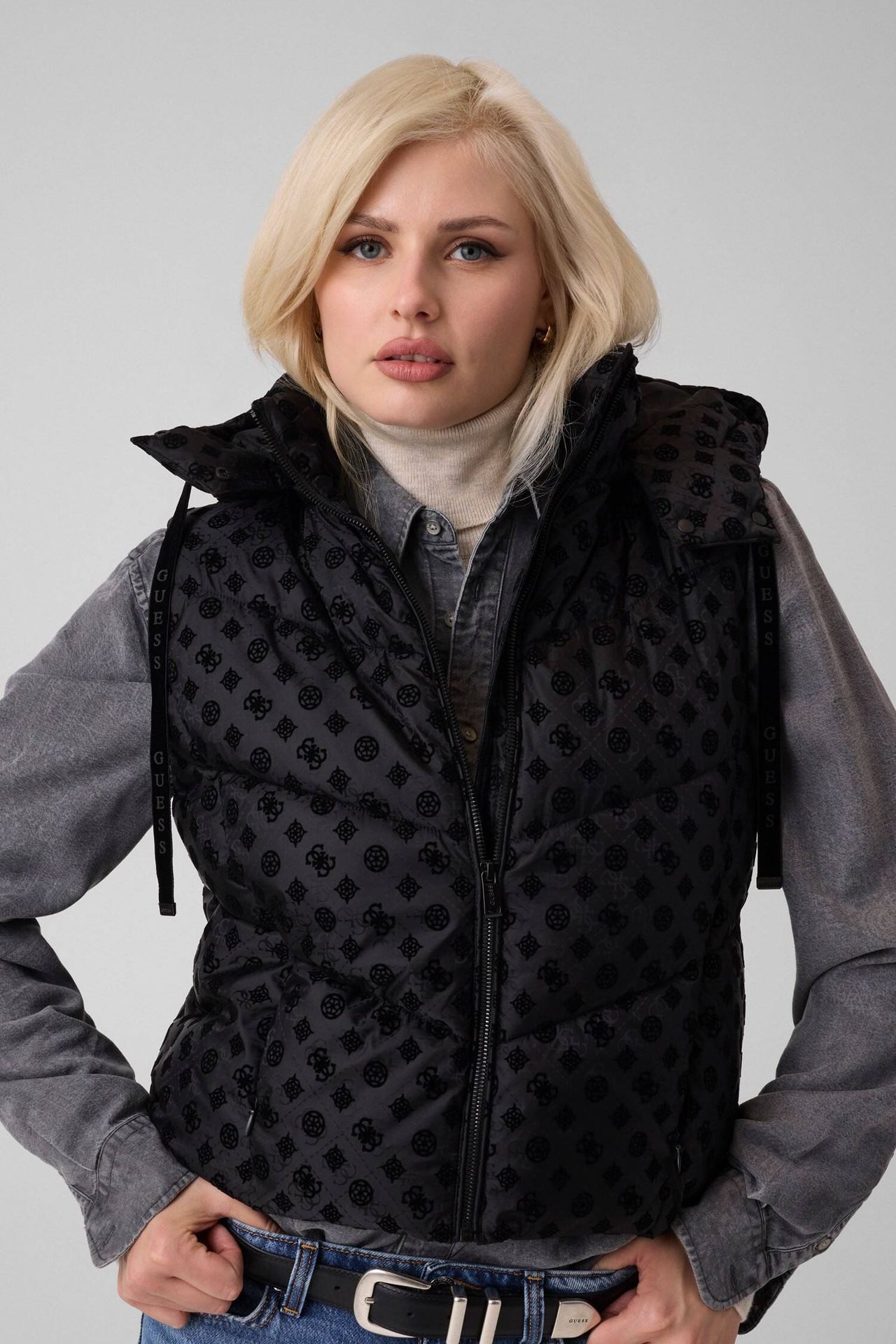 GUESS Bezrękawnik Daisy Cropped Fit