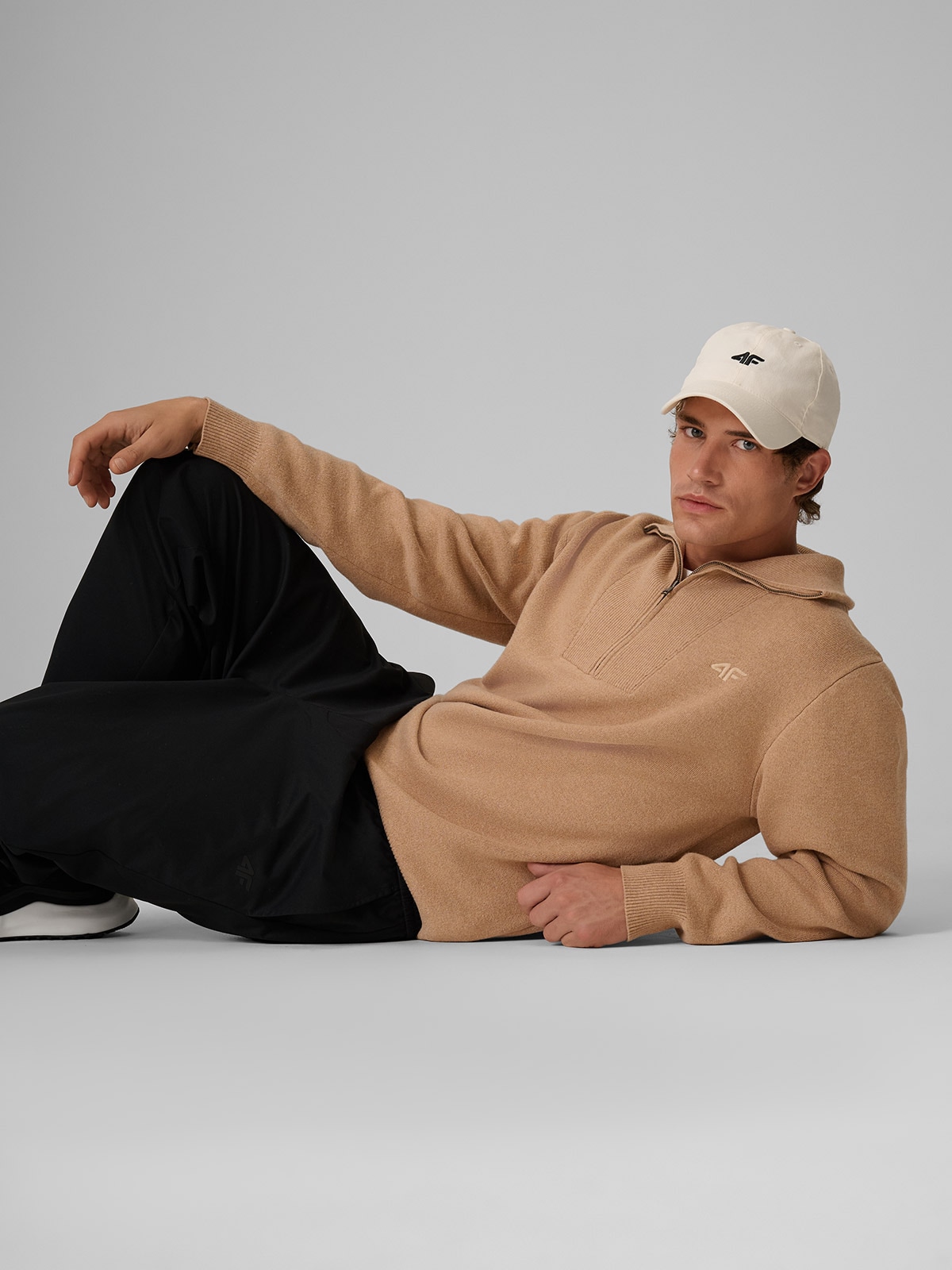 4F Sweter regular z wełną męski - beżowy XL