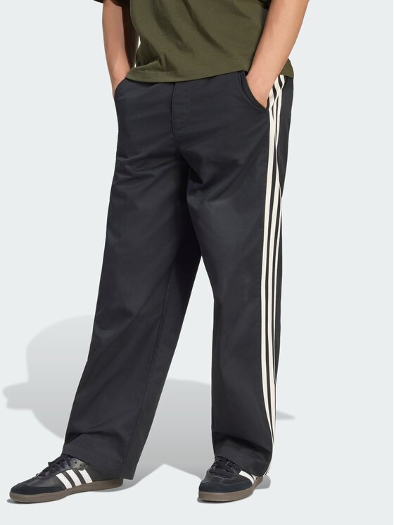 adidas Spodnie materiałowe 3 Stripes Pleated Trousers KE4177 Czarny Regular Fit