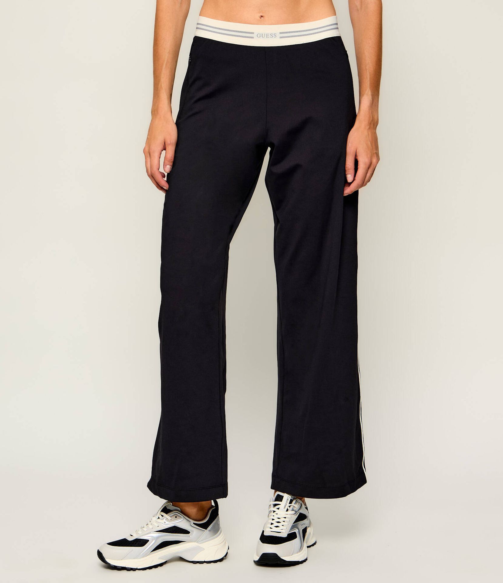 GUESS ACTIVE Spodnie dresowe Brunella Relaxed fit