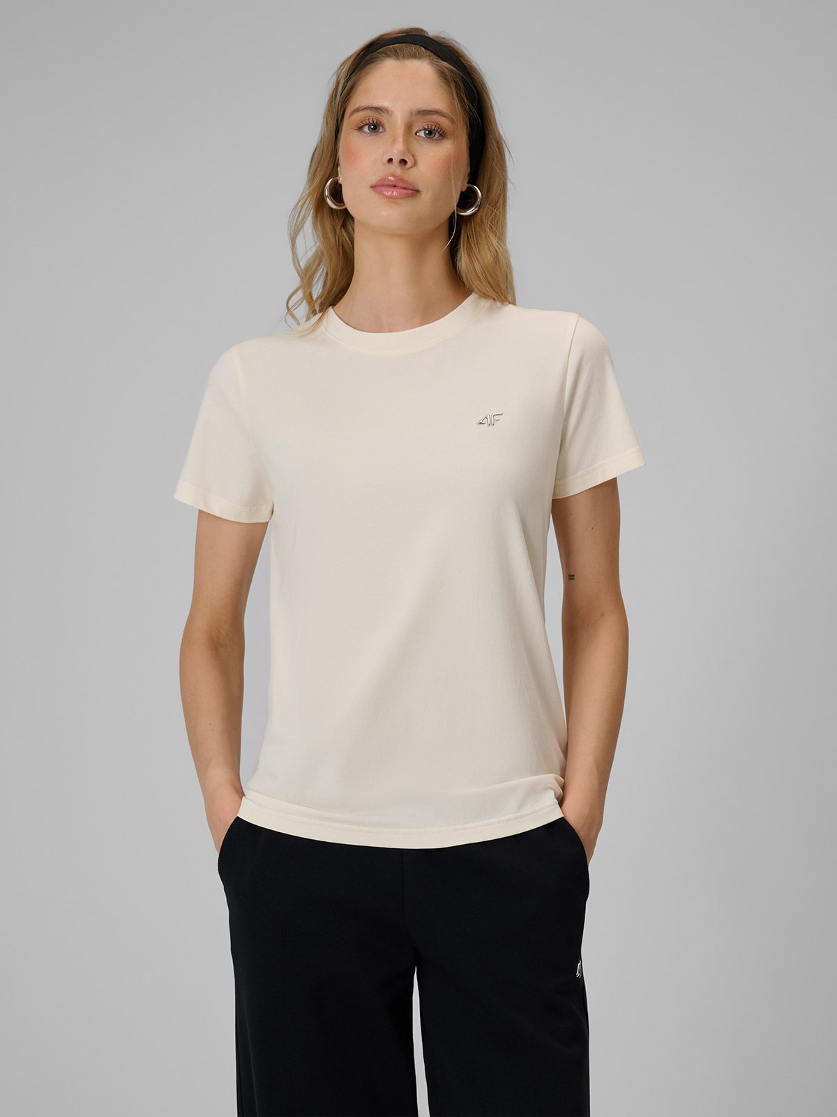 4F T-shirt regular gładki damski - kremowy XS