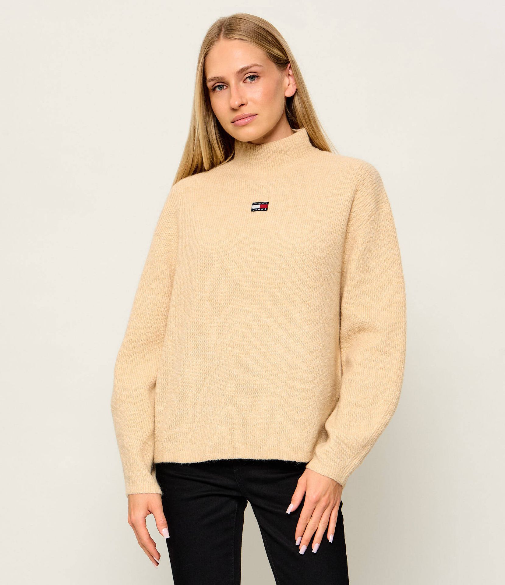 Tommy Jeans Półgolf Badge Relaxed fit z dodatkiem wełny