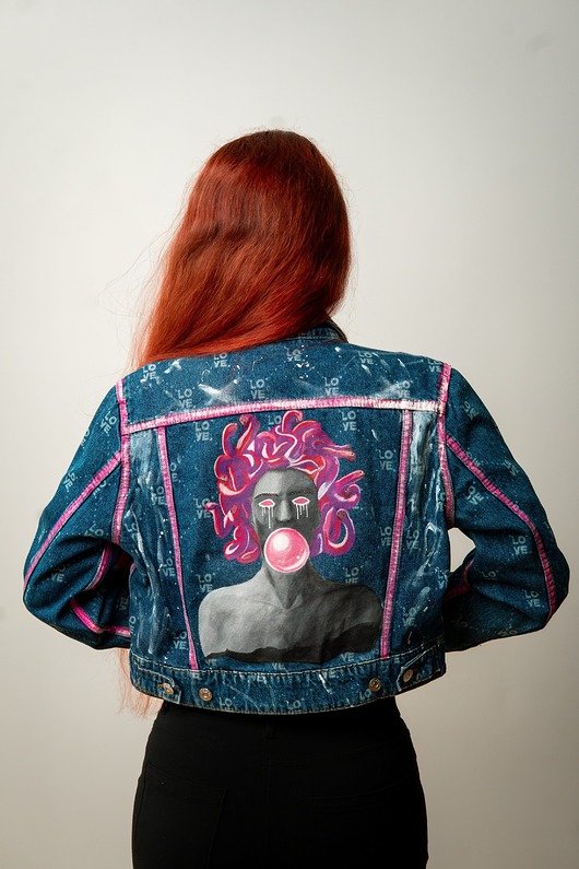 Kurtka jeansowa ręcznie malowana CUSTOM / Medusa Pop Art / Rozmiar M
