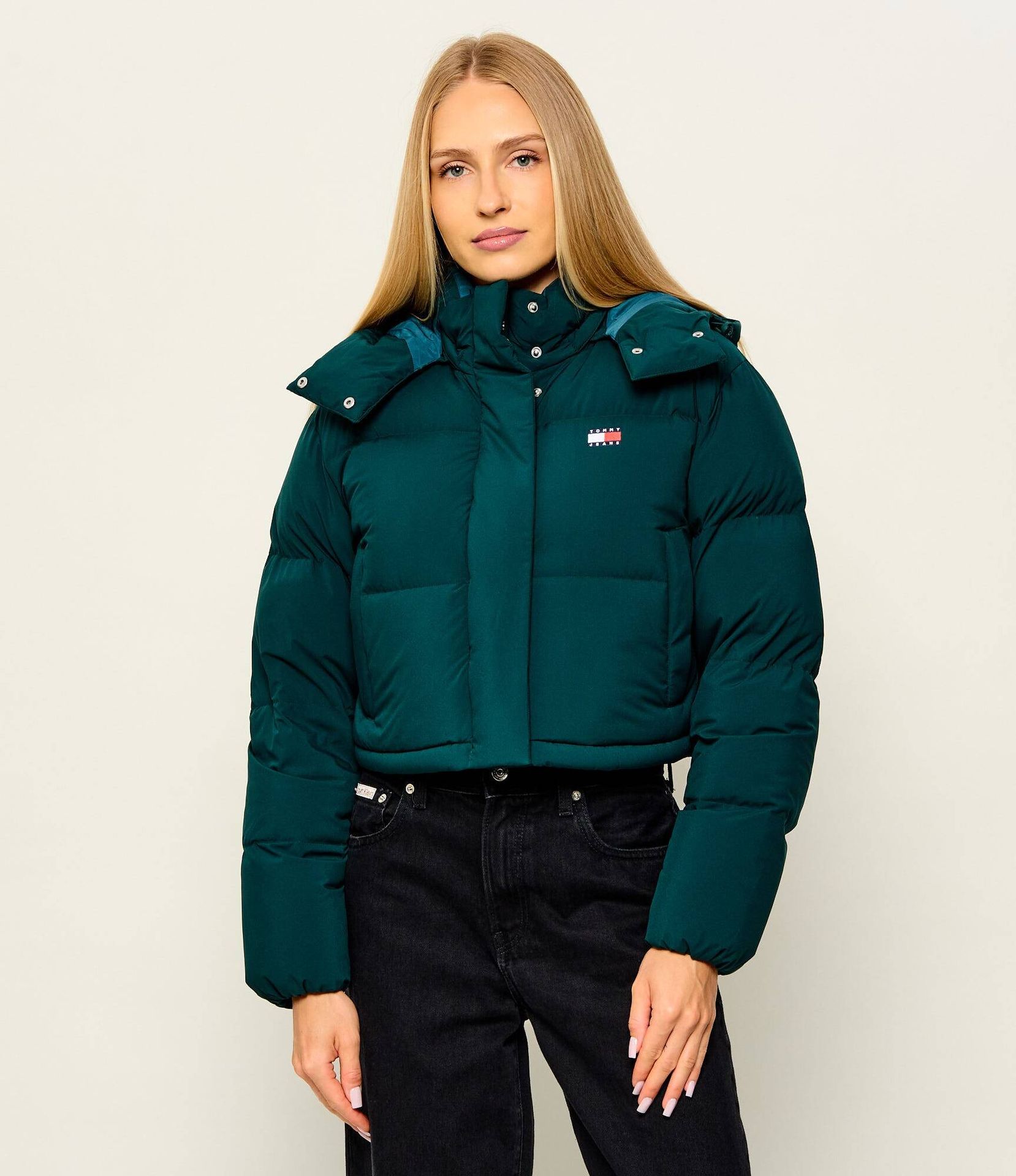 Tommy Jeans Puchowa kurtka Alaska Cropped Fit