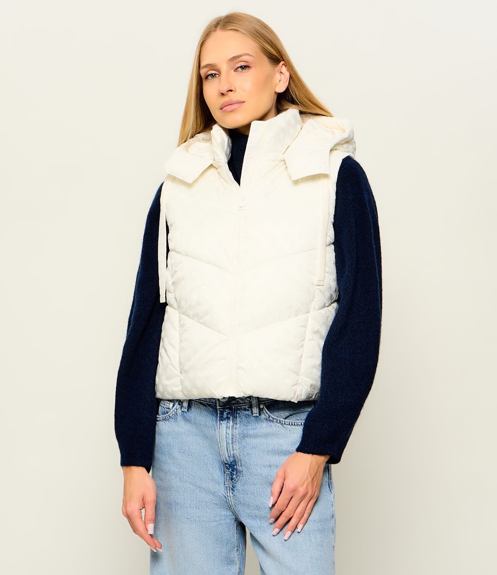GUESS Bezrękawnik Daisy Cropped Fit
