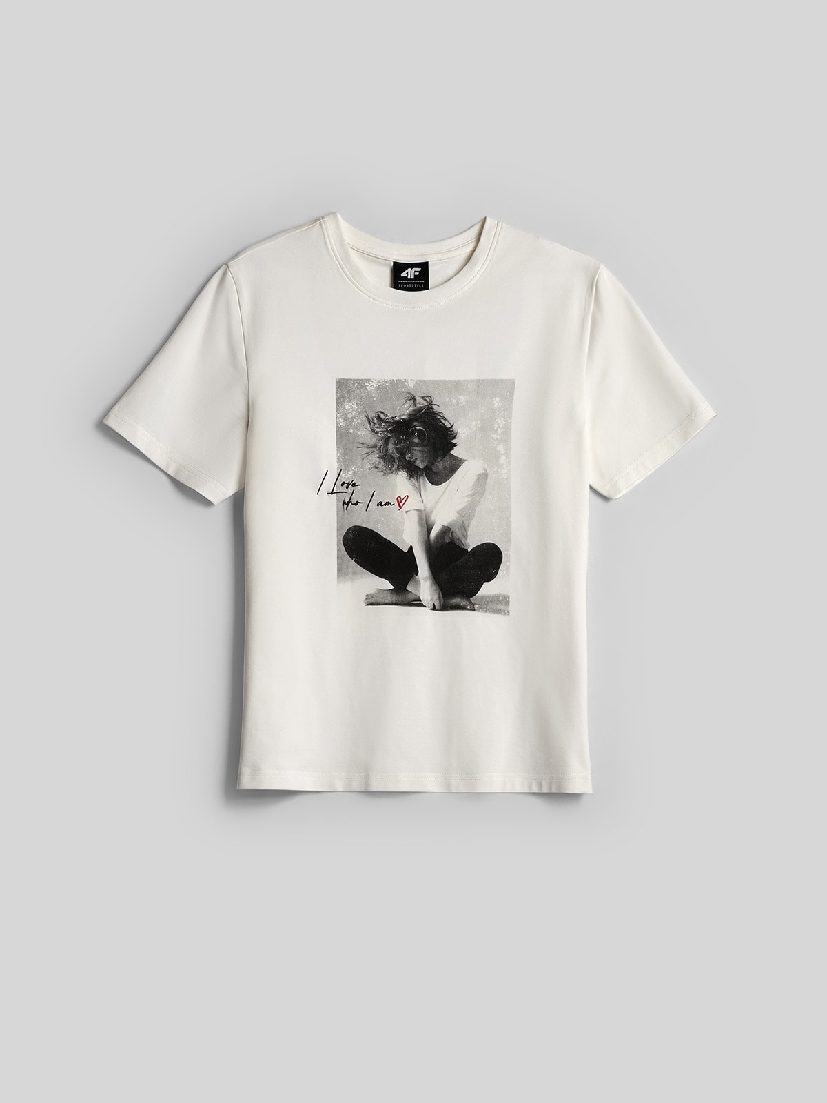 4F T-shirt relaxed z nadrukiem damski - kremowy XS