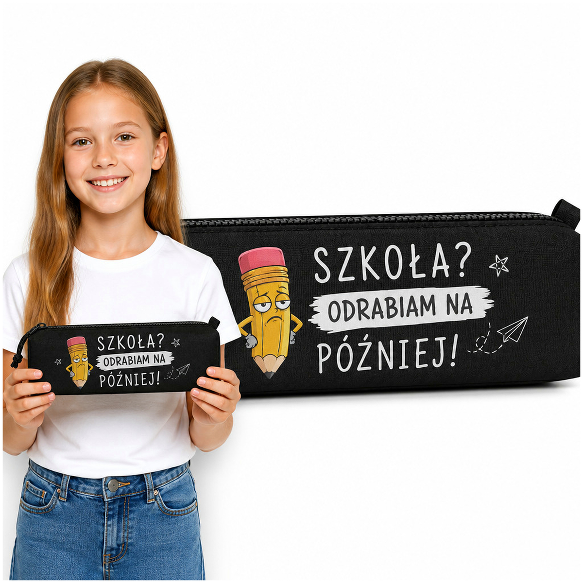 PIÓRNIK SZKOLNY CZARNY Z ZABAWNYM NADRUKIEM SZKOŁA PREZENT DO SZKOŁY