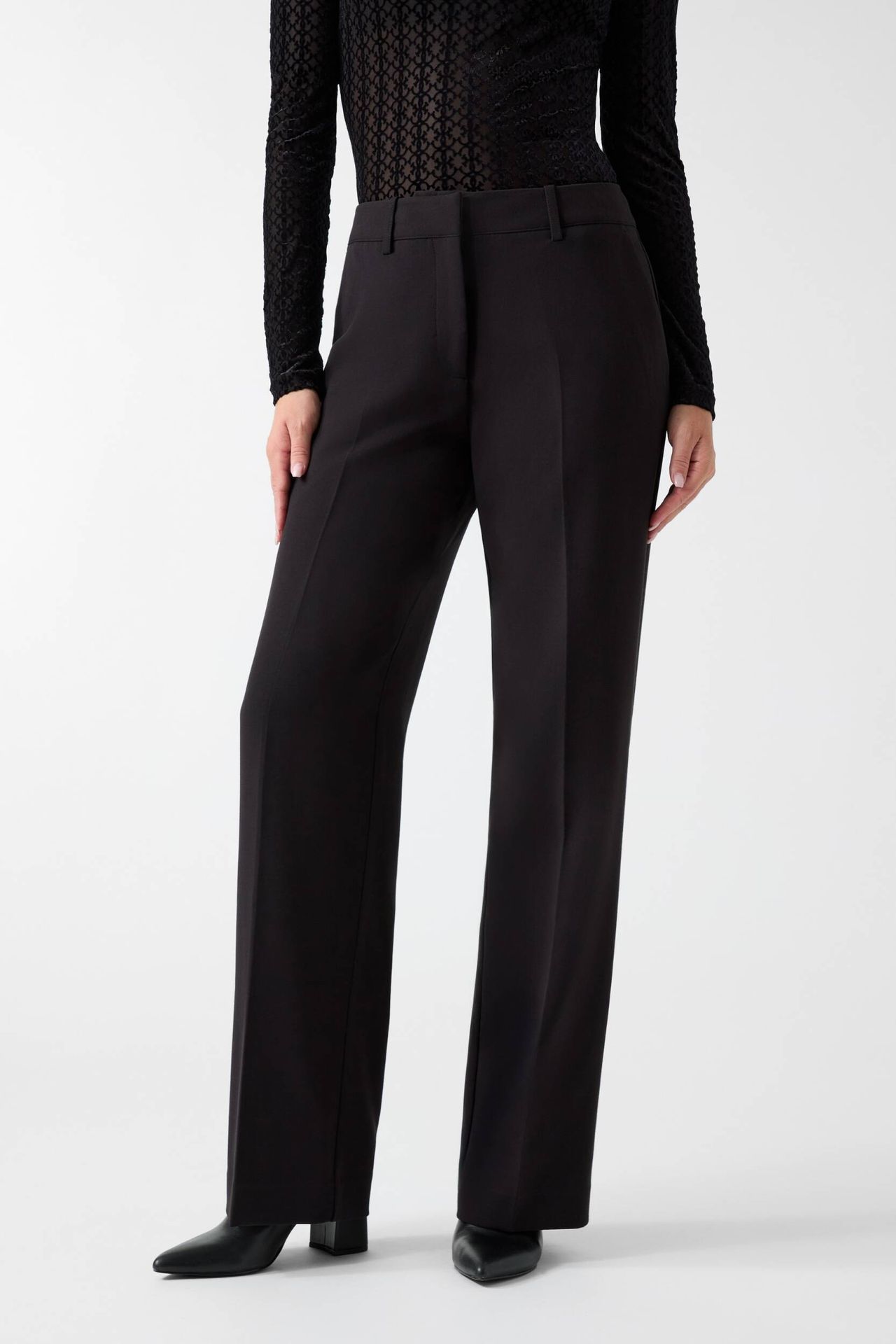 GUESS Spodnie New Joandra Relaxed fit