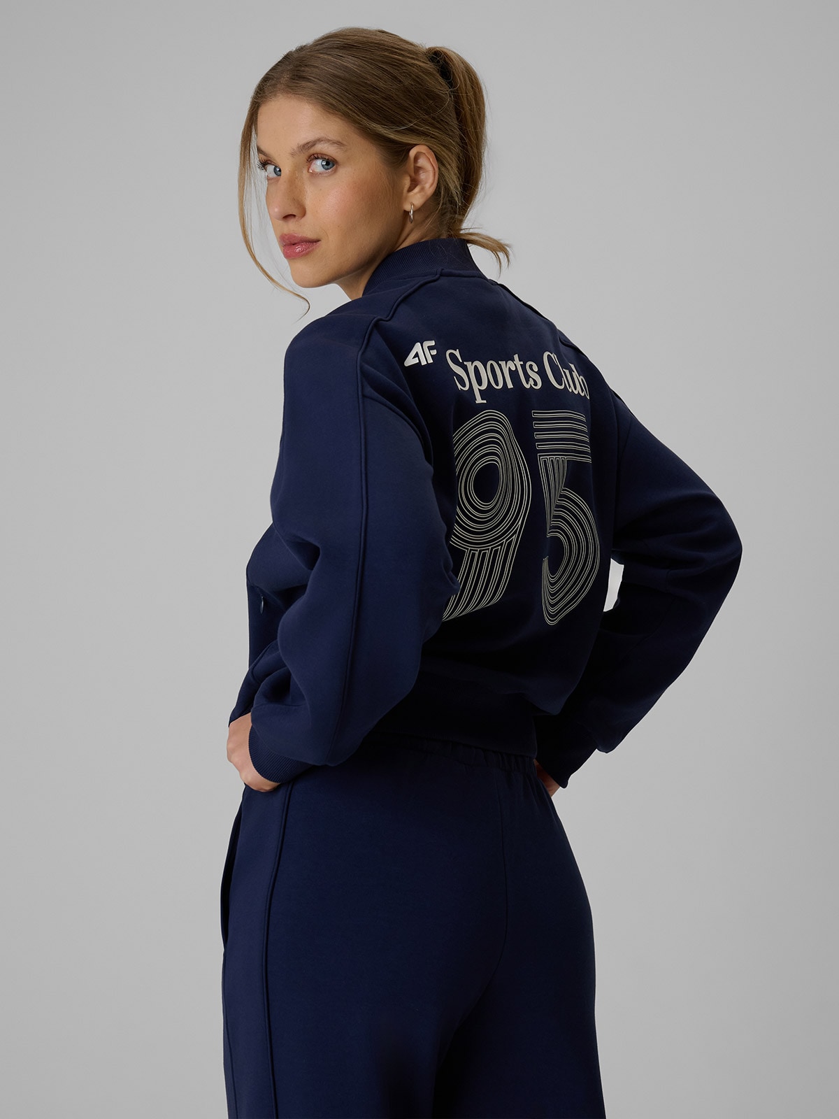 4F Bluza dresowa loose bez kaptura damska - granatowa XS