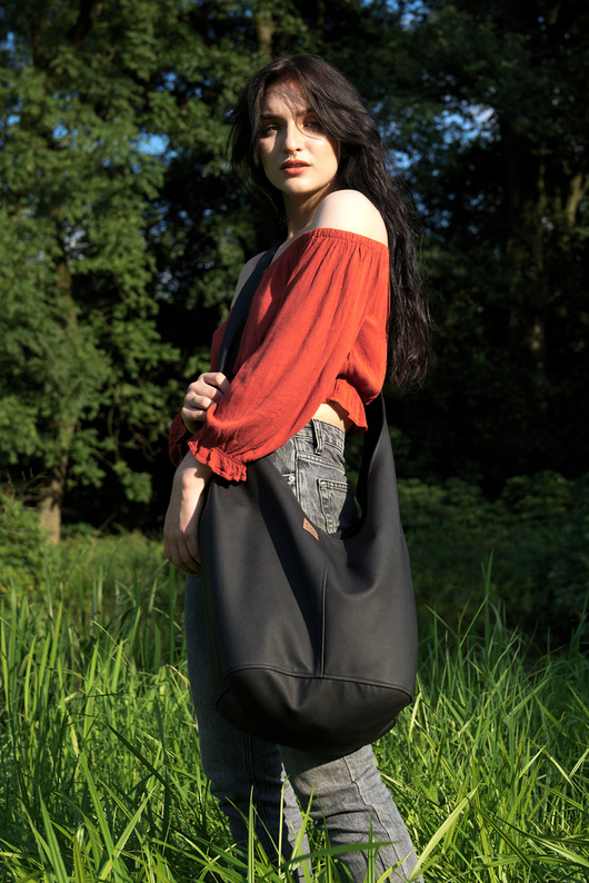 Czarna torba hobo w stylu boho / vegan