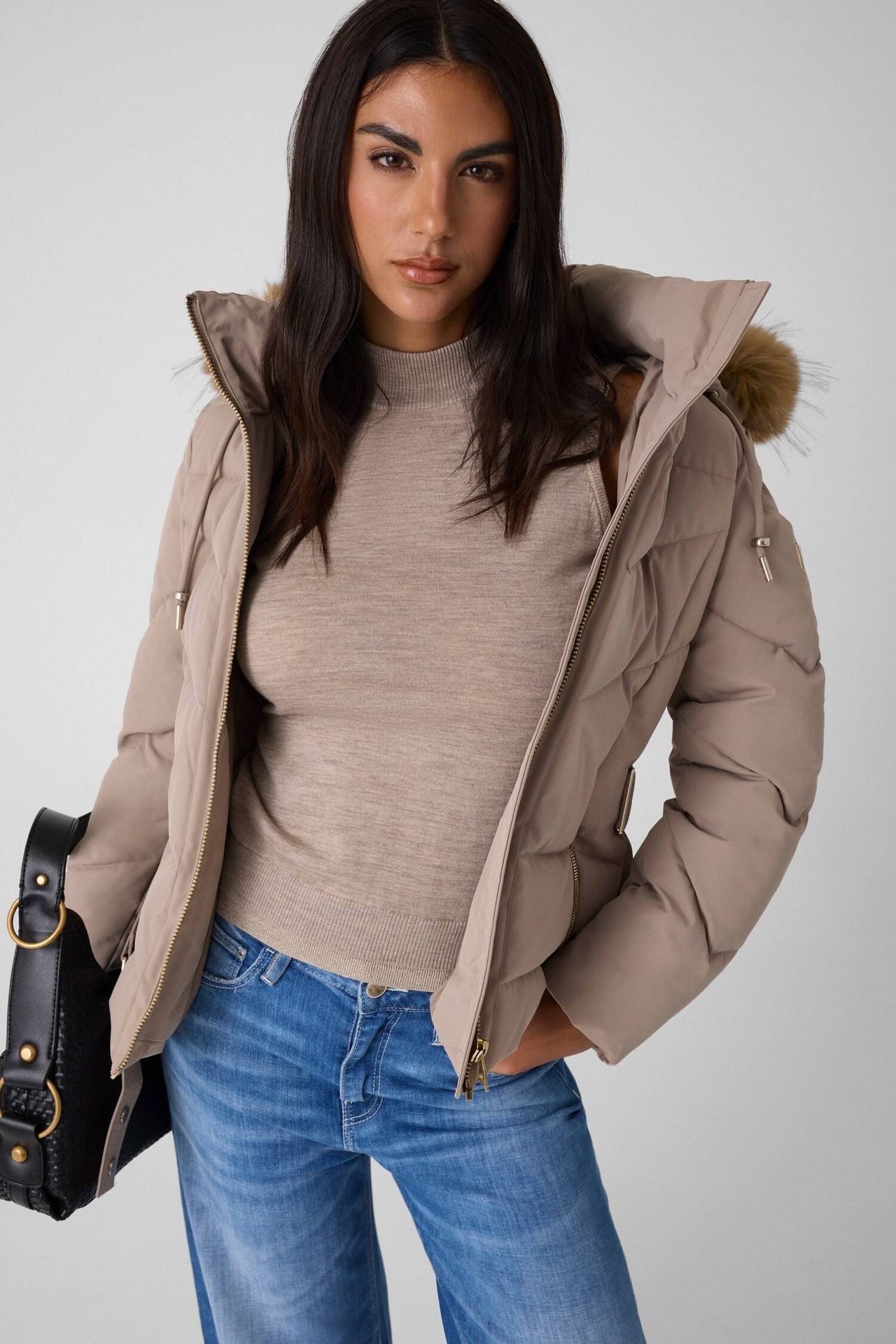 GUESS Kurtka New Fatema Regular Fit