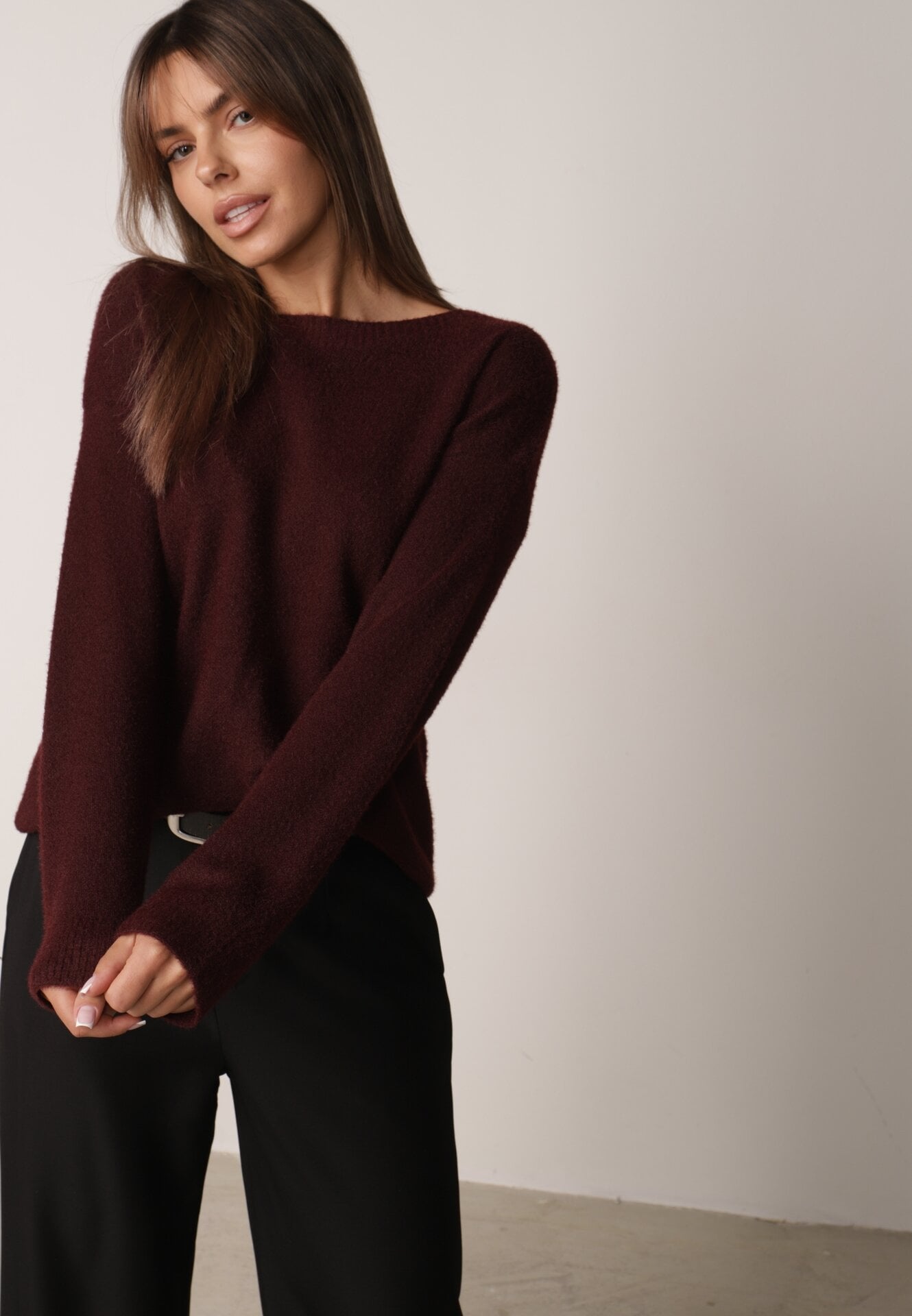 Bordowy Sweter z Wełną i Bawełną o Kroju Oversize w Minimalistycznym Stylu Azrele