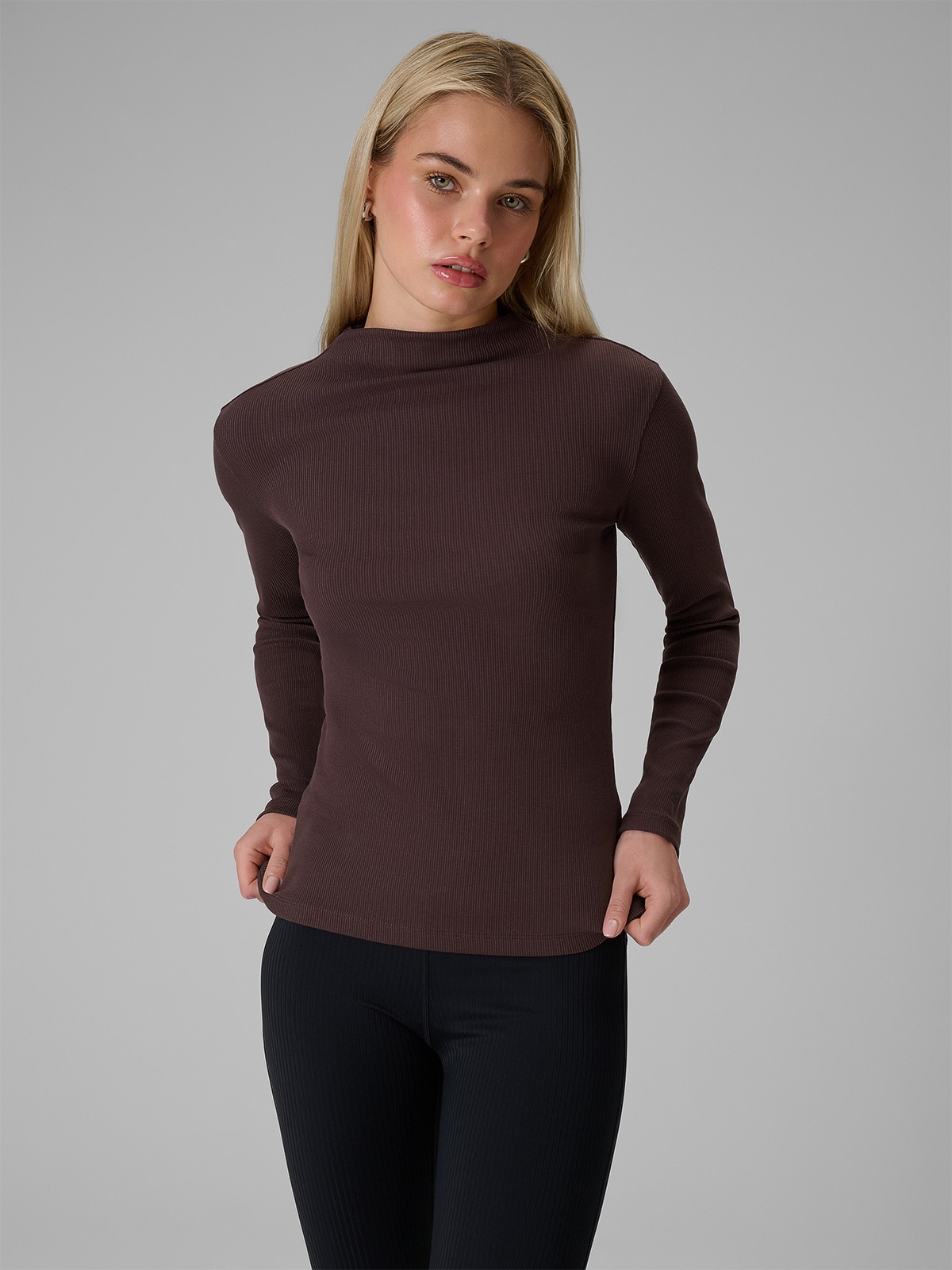 4F Longsleeve slim z prążkowanej dzianiny damski - brązowy XL