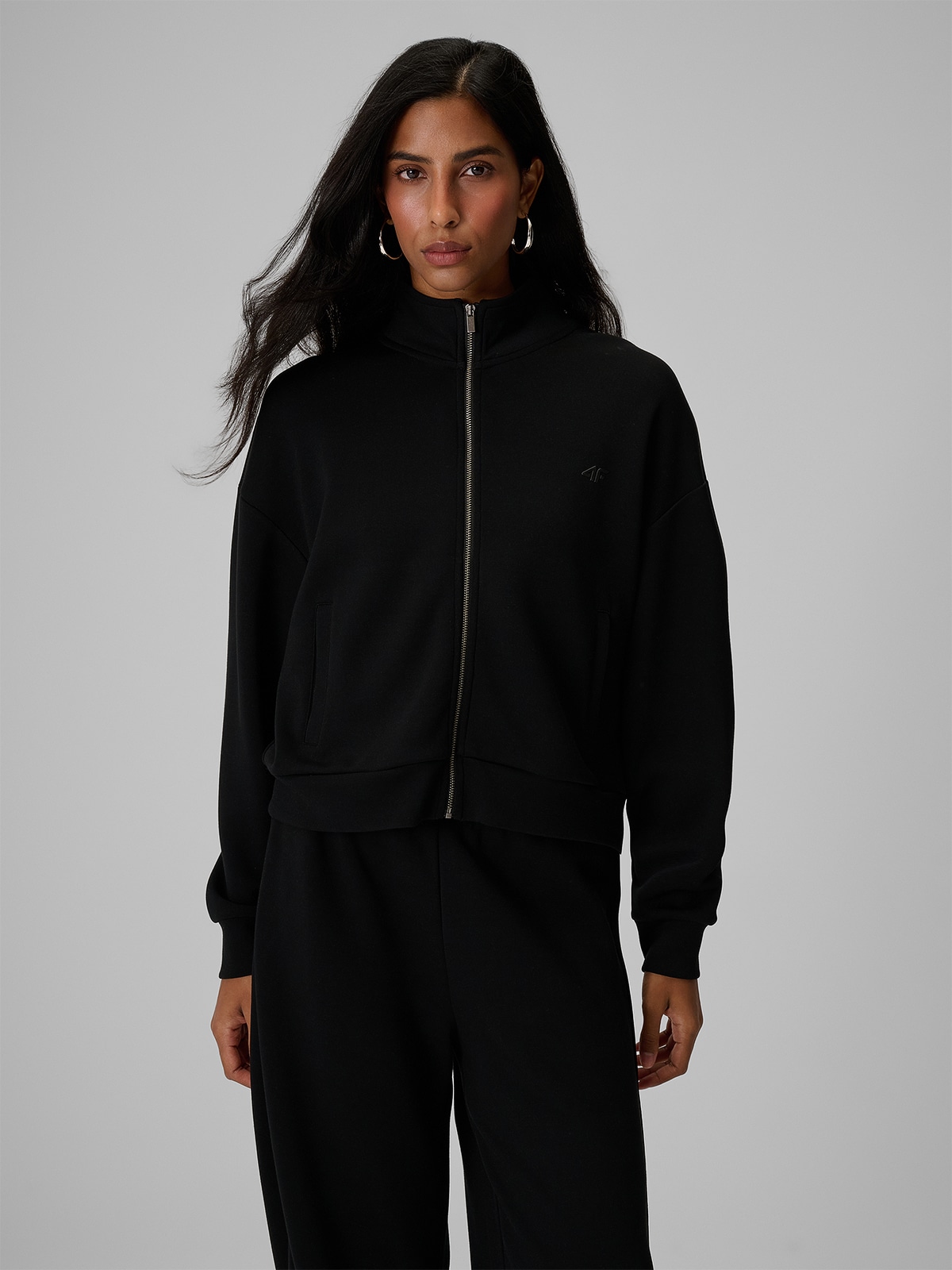 4F Bluza dresowa loose bez kaptura damska - czarna XS