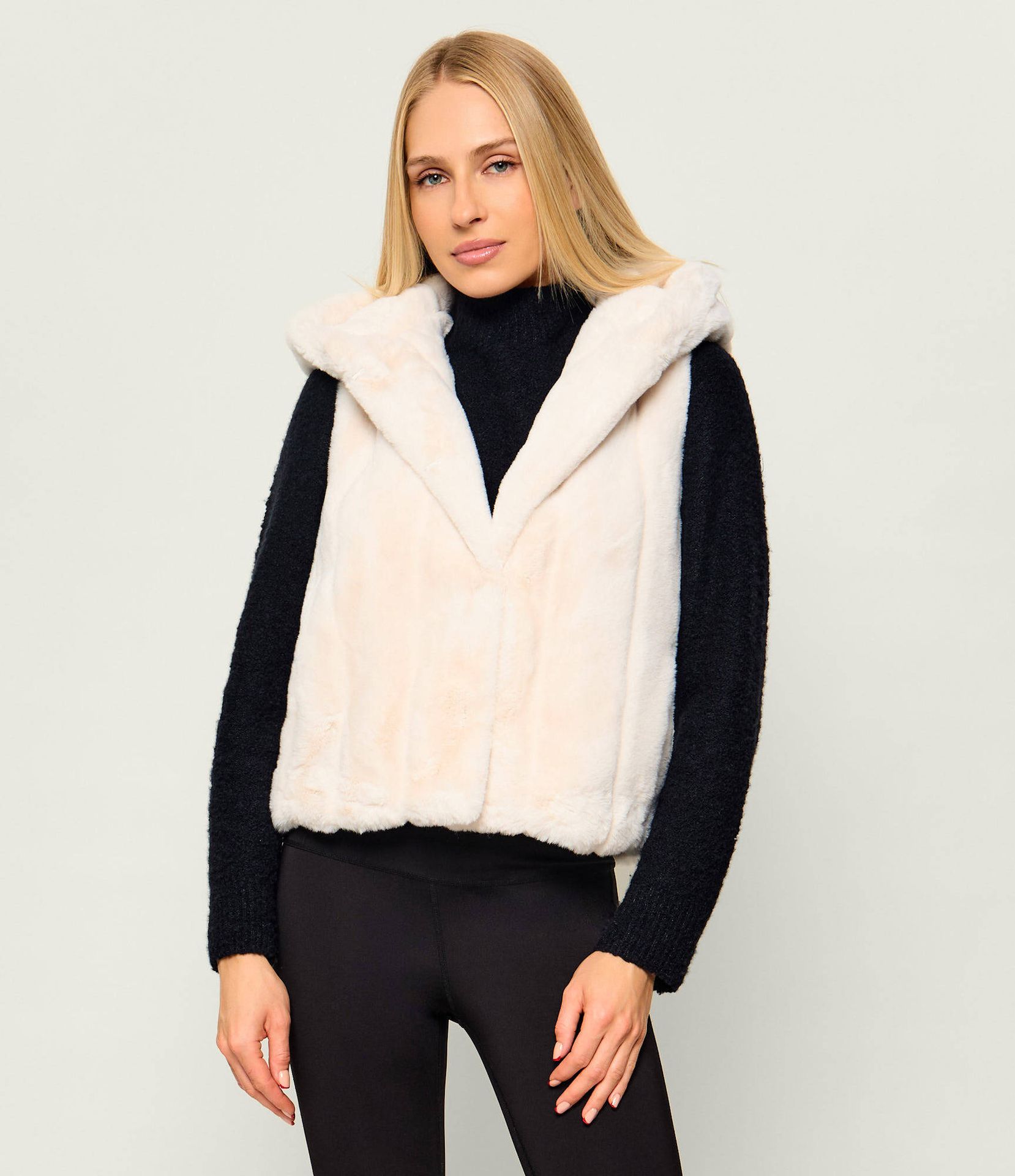 GUESS Kamizelka Sophy Relaxed fit