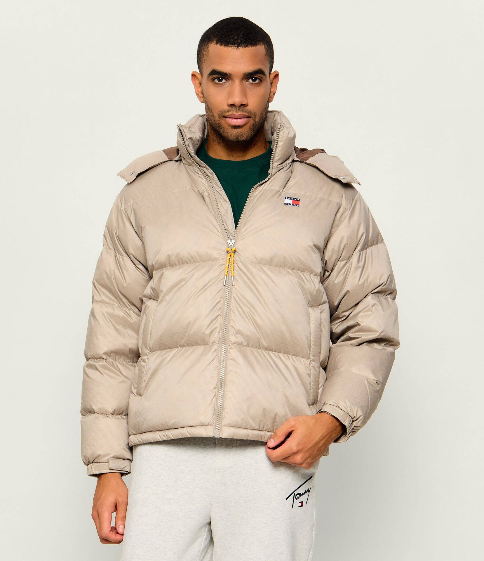 Tommy Jeans Puchowa kurtka Alaska Relaxed fit