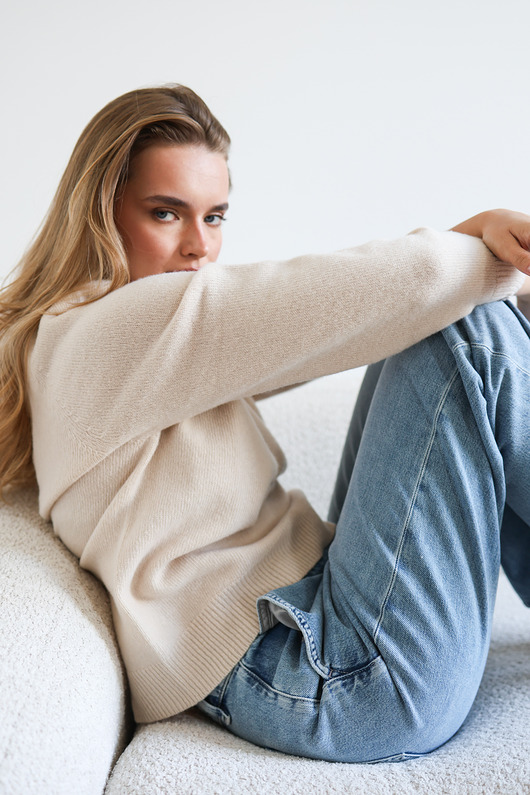 Sweter Simple biszkoptowy
