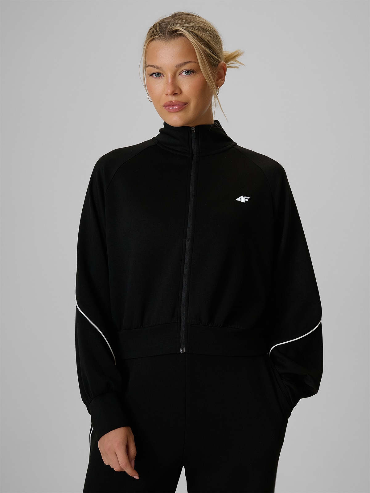 4F Bluza kibica regular bez kaptura damska - czarna XL