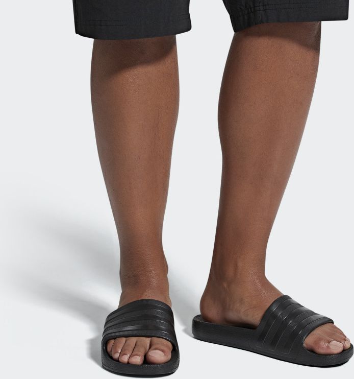 Adidas Klapki męskie Adilette Aqua czarne r. 40.5 F35550