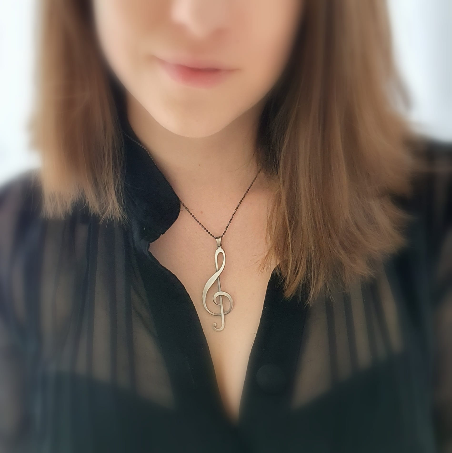 Zawieszka srebrna oksydowana- Klucz wiolinowy duży szary