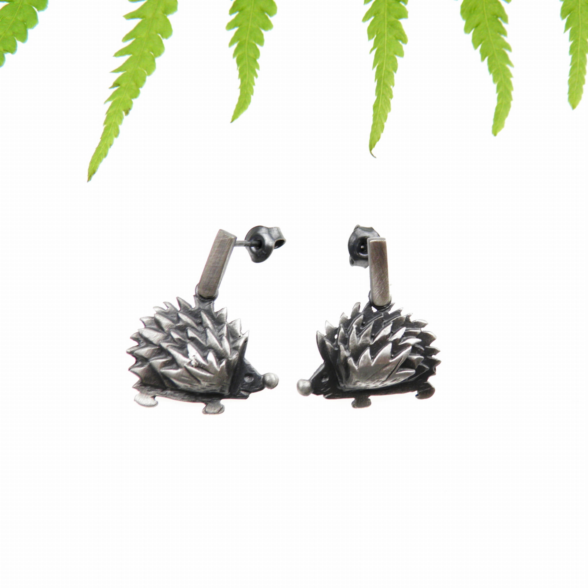 Małe jeżyki szare - kolczyki srebrne na sztyftach