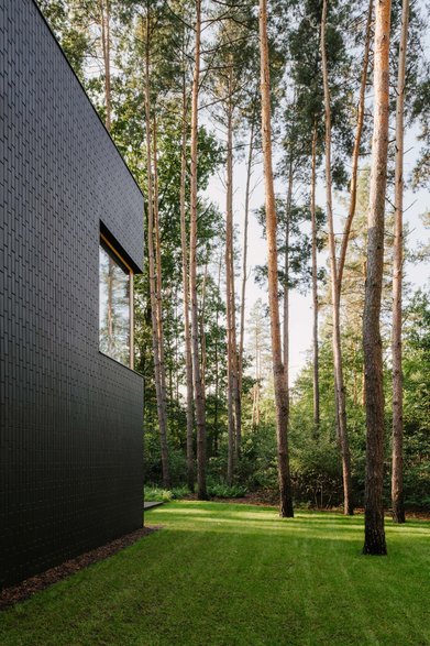 Zaprojektowali go dla siebie. Zaglądamy do domu architektów w Warszawie