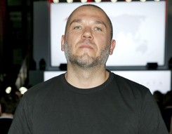 Jest drugi singiel Vienia promujacy 'Części Zamienne' zapowiadający album 'Twarzova'. Gościnnie Ras