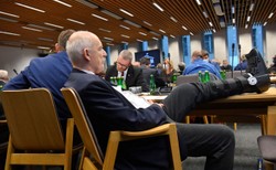 Oburzenie po zachowaniu posłów Konfederacji. Przyszli na komisję bez maseczek i zaproszeń