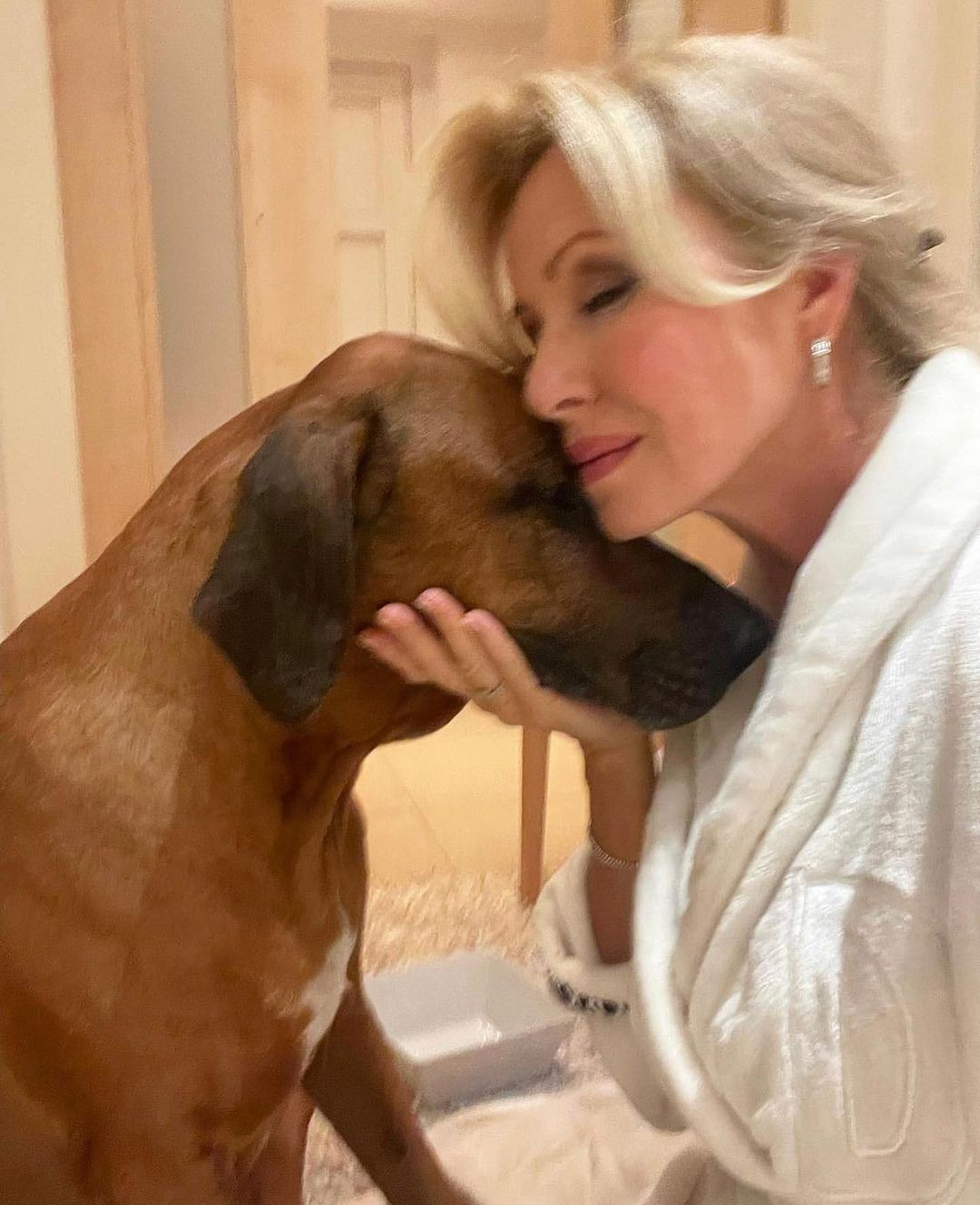 Kateřina Brožová prosí o pomoc pri hľadaní psíka.