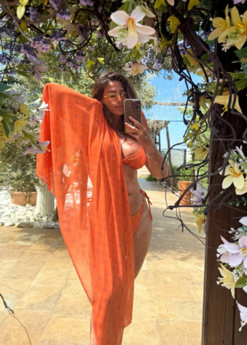 Ena Popov u bikiniju 
